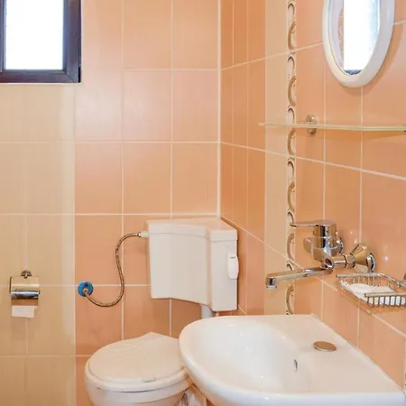 Seven-bedroom Holiday In Prázdninový dům